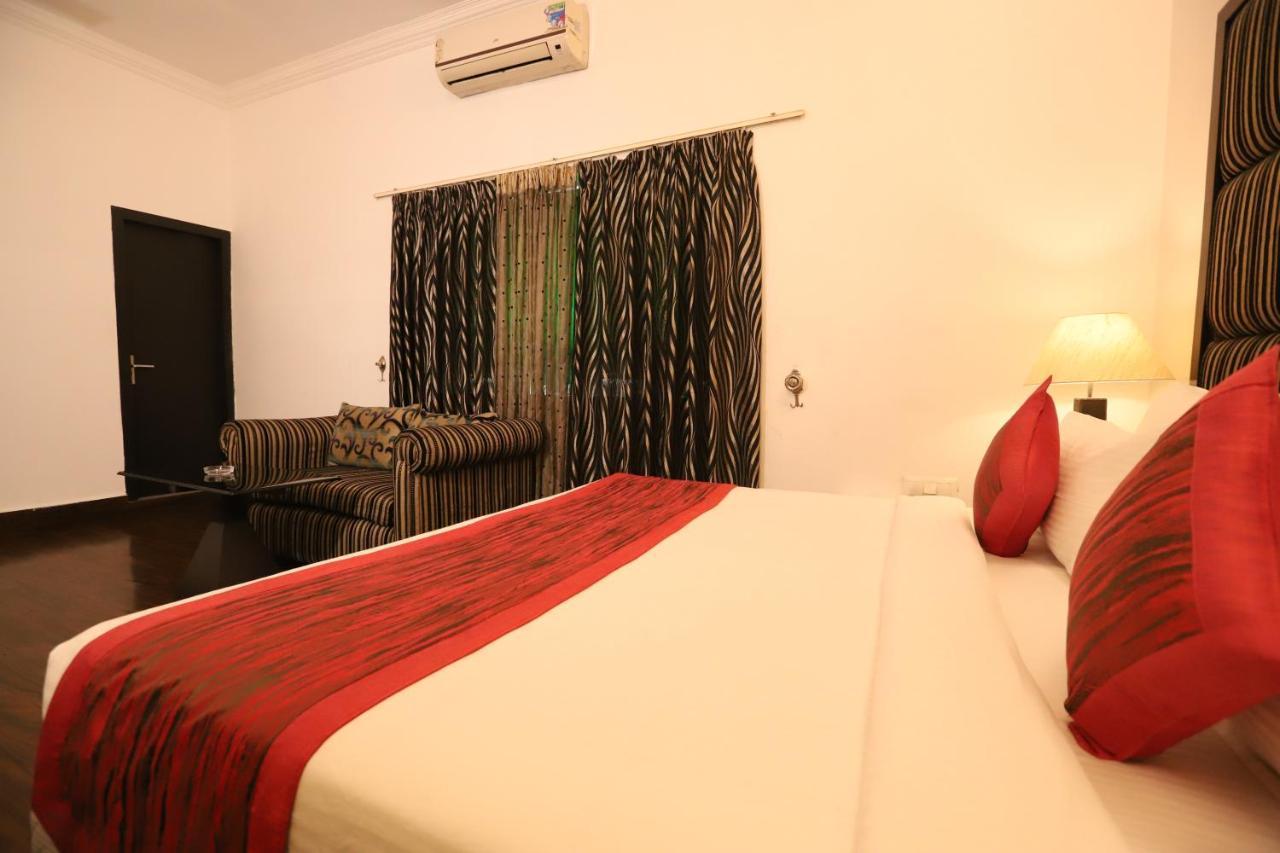 Hotel Capitol Hills - Greater Kailash Delhi Nowe Delhi Zewnętrze zdjęcie